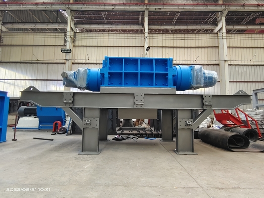 Máquina de triturar metais para triturar e reciclar tecidos de fibras de madeira