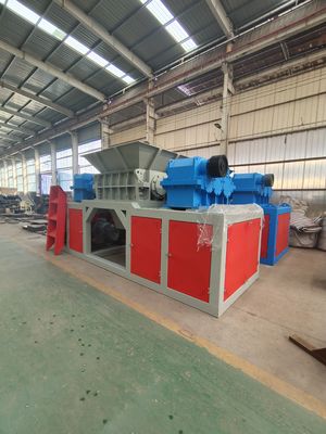 Triturador de duplo rotor de aço carbono 8000KG Peso personalizável para várias indústrias
